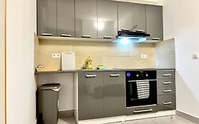 Stylish Schoenbrunn Apartments - Free Underground Parking